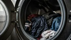 Unohtuiko pyykki pesukoneeseen? Näin vältät tunkkaisen hajun nopeasti