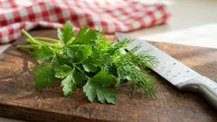 5 kevätruokaa immuunijärjestelmän vahvistamiseksi: mitä lisätä ruokavalioosi