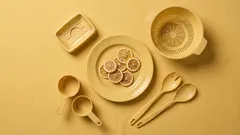 Kuinka poistaa kellastumista valkoisesta muovista: muistamisen arvoisia menetelmiä