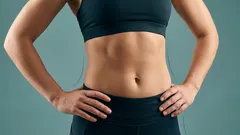 Kuntoiset käsivarret, litteä vatsa: nuorekas asento, jota voit pitää yllä minuutin ajan laihtuaksesi